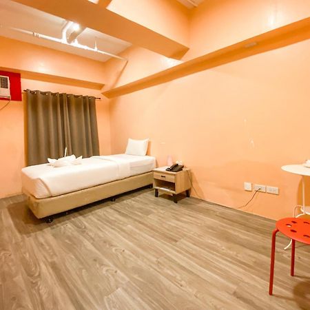 Kaizen Suites Манила Экстерьер фото