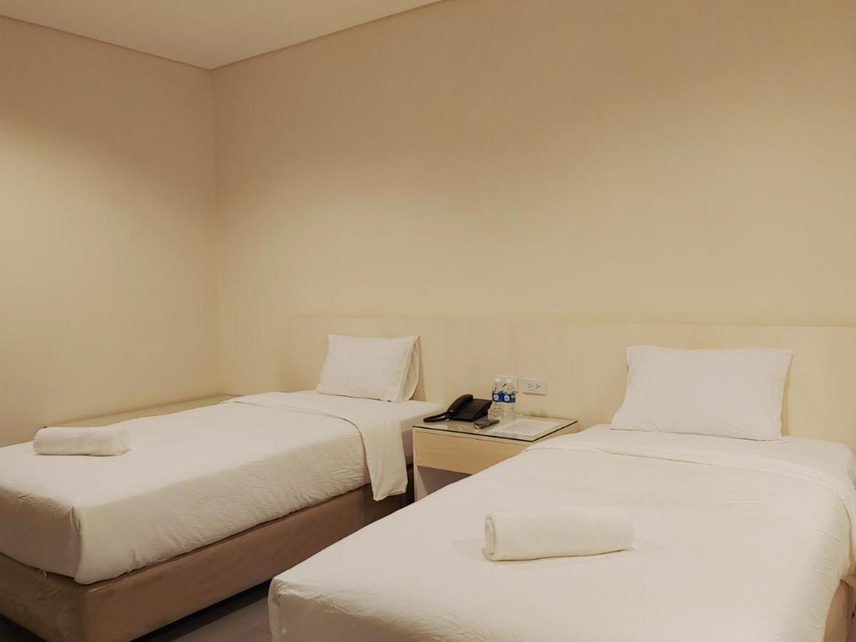 Kaizen Suites Манила Экстерьер фото