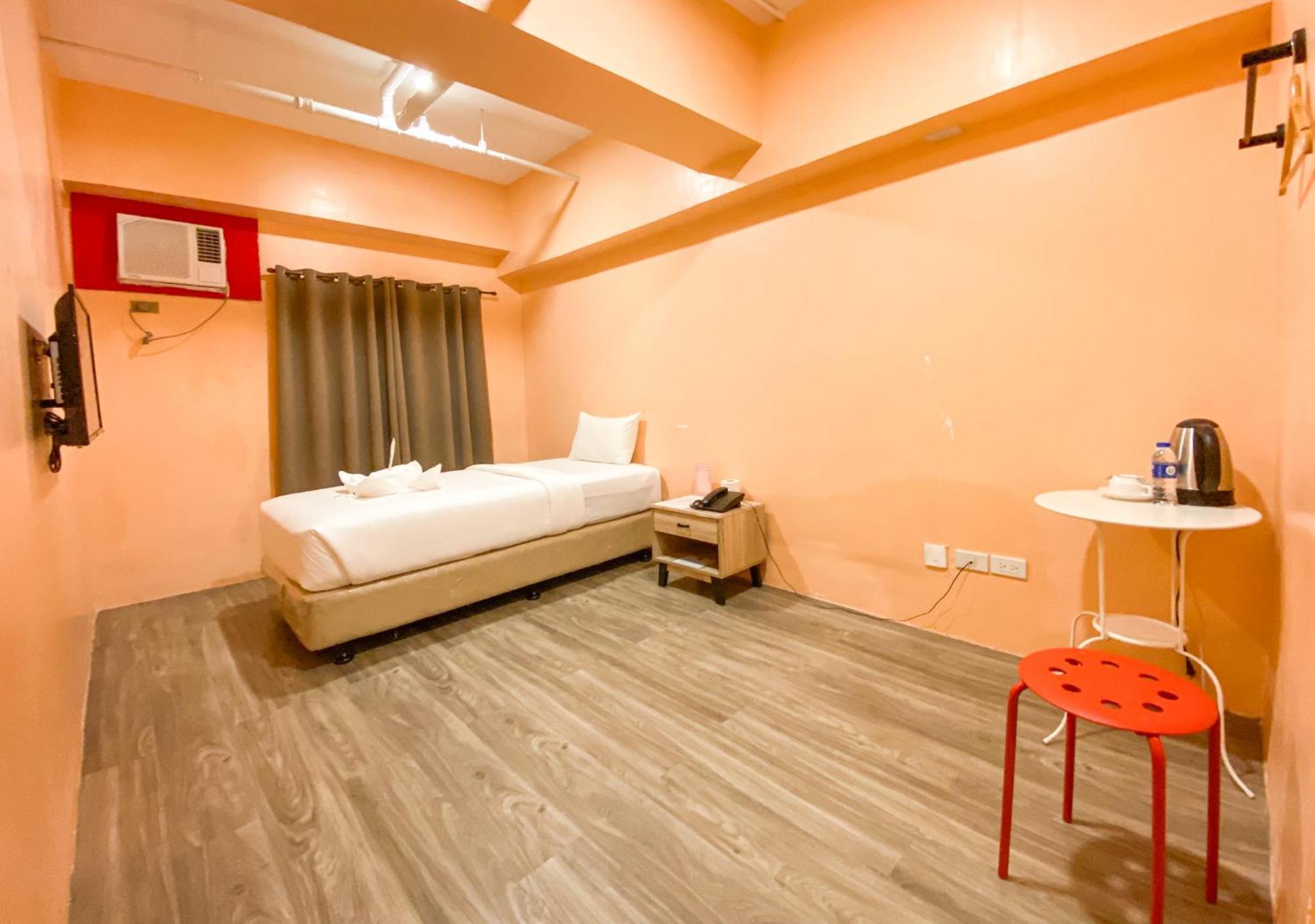 Kaizen Suites Манила Экстерьер фото