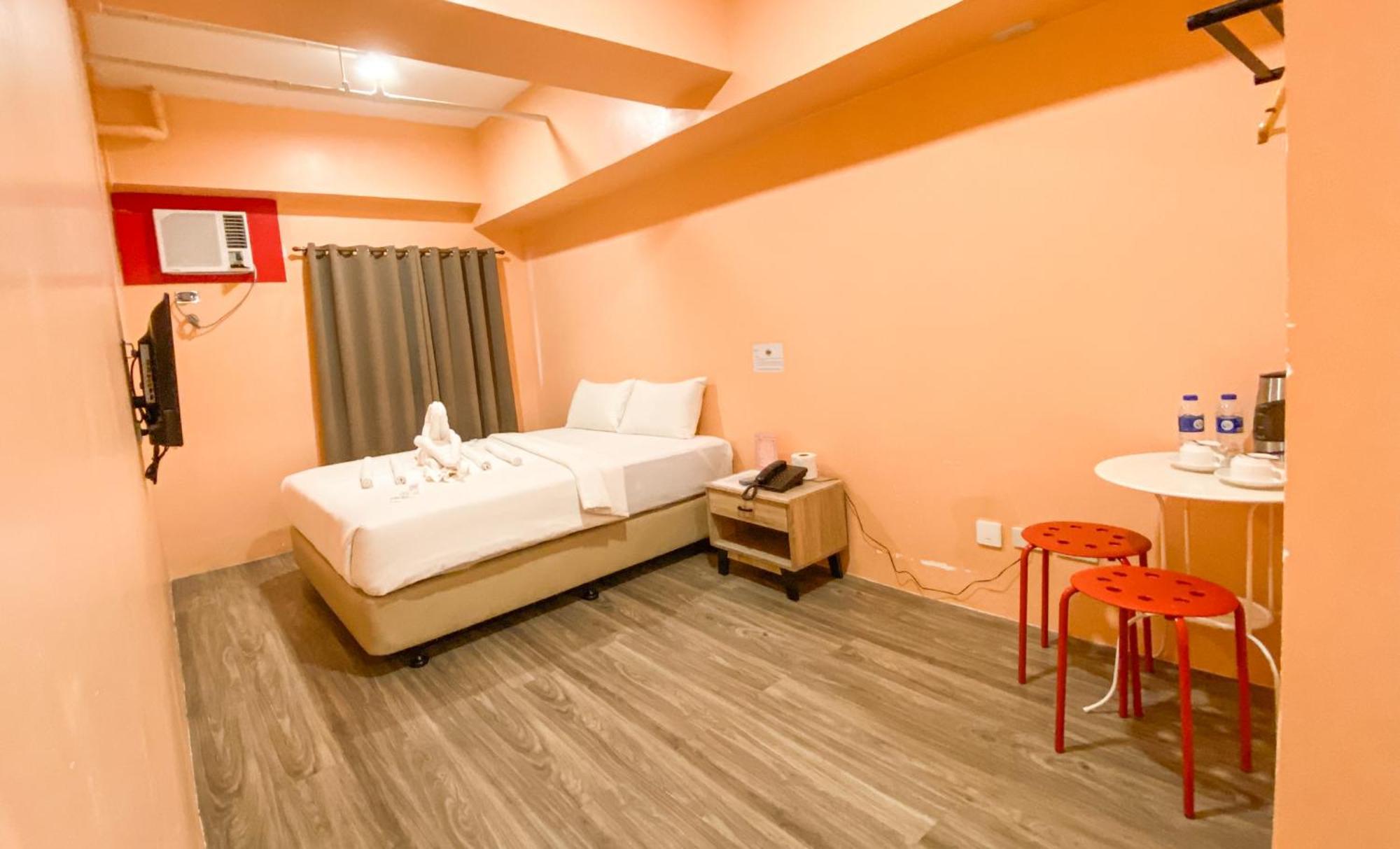 Kaizen Suites Манила Экстерьер фото
